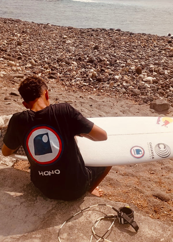 T-shirt Hono gros logo en coton bio, surfwear tendance et éco-responsable, marque Francçaise.