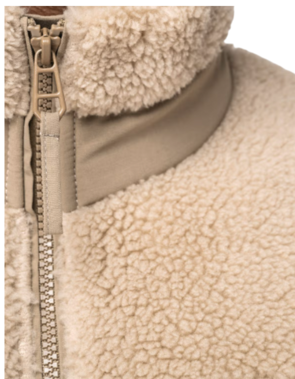 Veste en sherpa éco-responsable beige HONO Surfwear, en polyester recyclé, avec poche poitrine zippée et logo Ride & Respect.