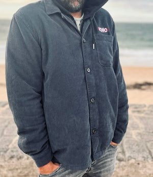 Surfwear, surfwear france, surfwear,surfwear portugal,surfwear homme, surfwear femme, surfwear eco, surfwear eco-reponsable, surfwear coton organic,veste surfwear, veste en velours surf unisexe, veste , t-shirt, sweat, hoodie surf surfwear France HONO, surfbrand, surfwear brand, MARQUE SURFWEAR FRANÇAISE, chemises, surchemises,HONO, HONO SURF.

