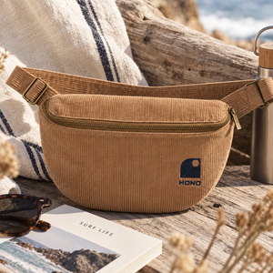 banane en velours bio beige brodée noir HONO surf en bord de mer