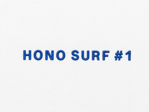 Broderie HONO SURF #1 bleue sur vêtement surf HONO