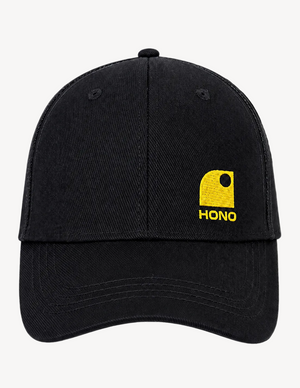 Casquette surf noire HONO en coton recyclé avec logo Wave brodé jaune sur le côté, style baseball unisexe écoresponsable.
