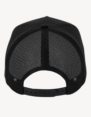 Dos de casquette surf trucker noire HONO en coton recyclé avec filet recyclé noir et fermeture snapback réglable.