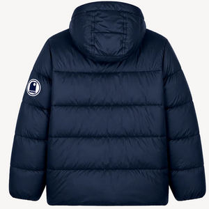 Doudoune hiver navy écoresponsable HONO  surf en matières recyclées, coupe confortable et logo brodé sur la manche gauche vue de dos