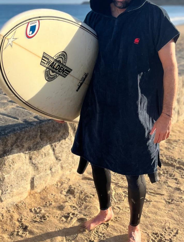 Poncho éco-responsable  noir HONO brodé unisexe