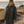Imperméable recyclé kaki HONO porté par une femme, doublé en polaire recyclée, broderie jaune, vêtements de surf surfwear durable et éco-responsable, marque française