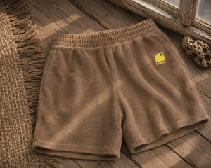 Short éponge femme marron glacé HONO Surf avec logo brodé, en coton bio, marque de surf française éco-responsable