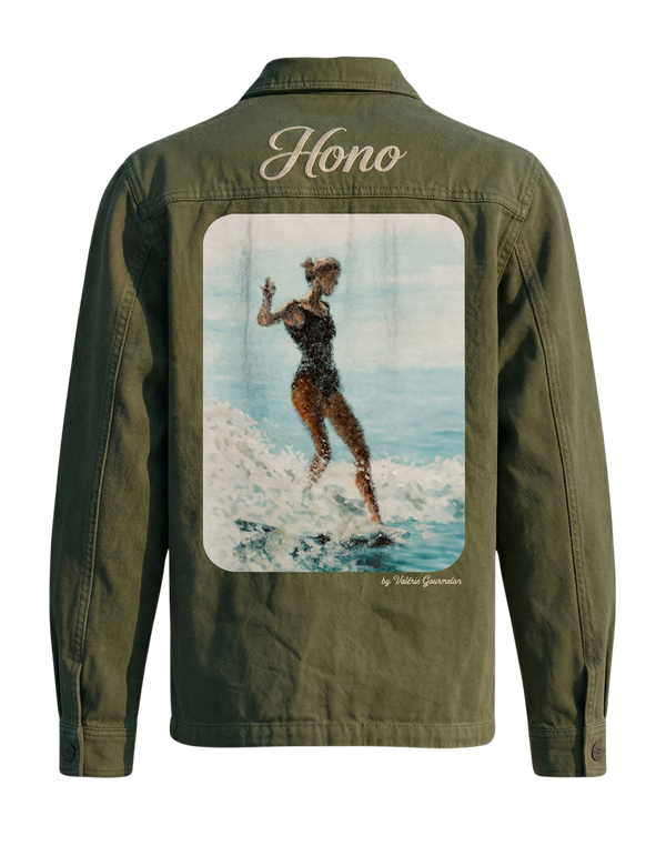 veste atelier worker unisexe HONO kaki collaboration artiste Valerie Gourmelon illustration surfeuse dos style surfwear